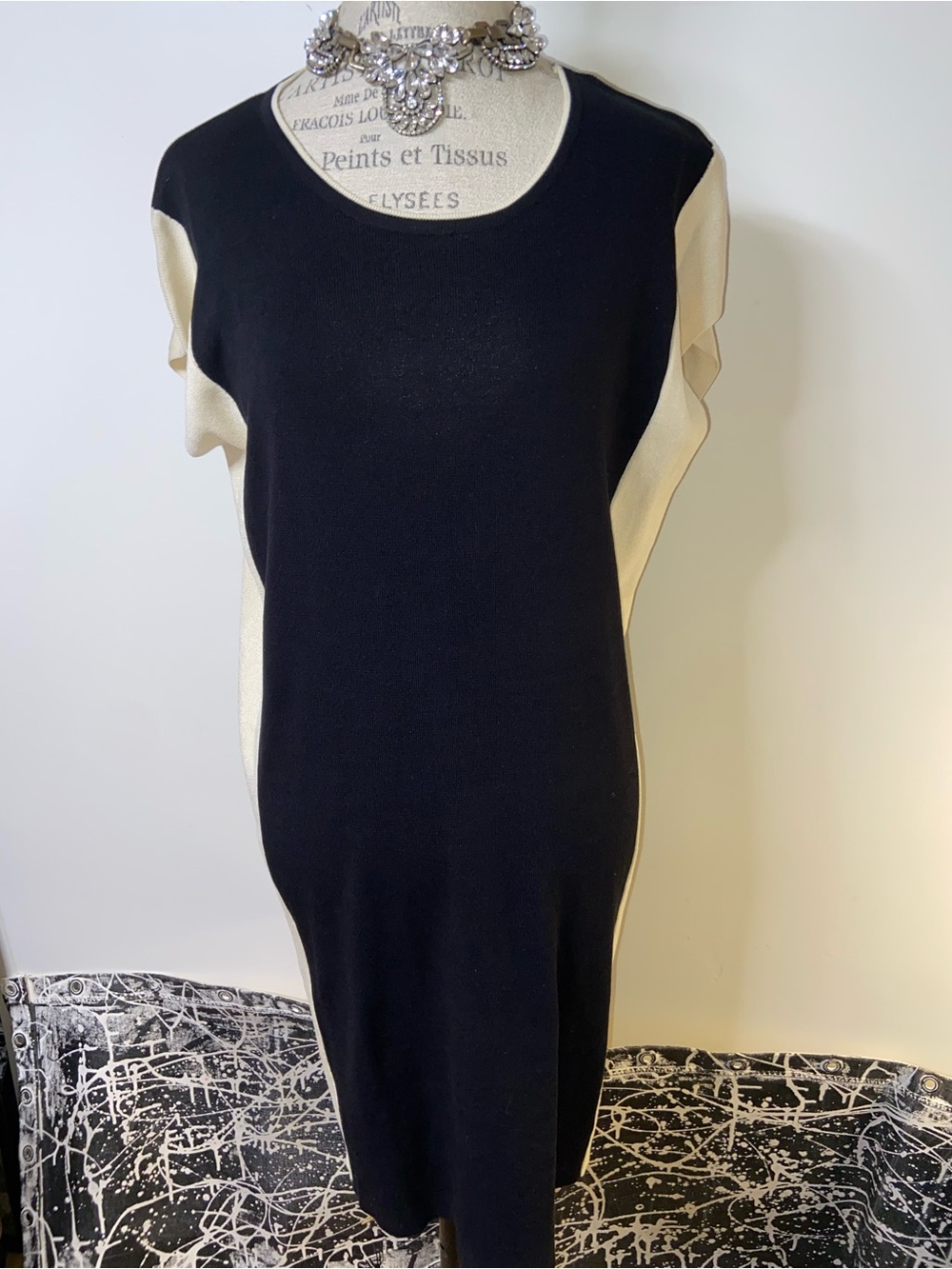 Lightweight fine knit Black and Cream Shift Dress - Classic Women's Dress